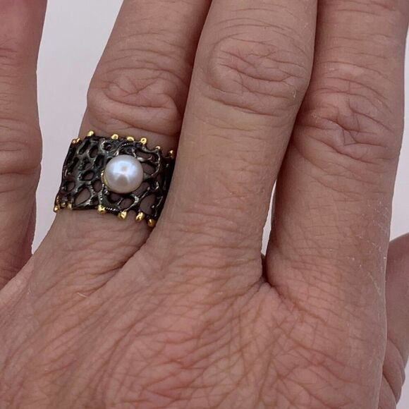 New earring, geometric, statement, matt finished metal, on trend, black gold - Picture 13 of 16